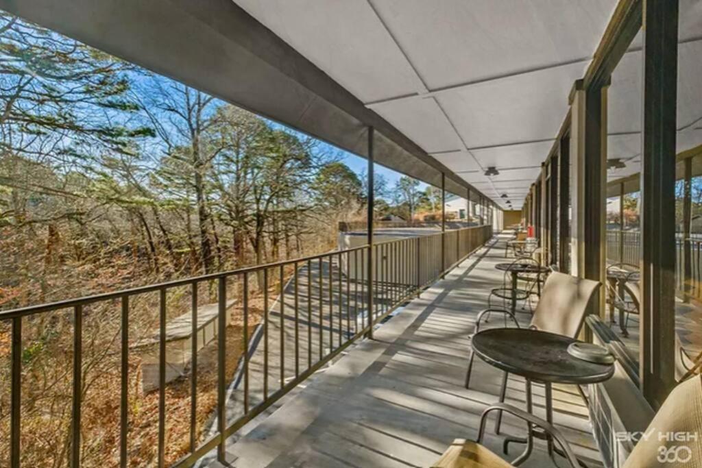 Stonegate Lodge 2 Queen Beds Wifi 50In Roku Tv Salt Water Pool Room #105 유레카 스프링스 외부 사진
