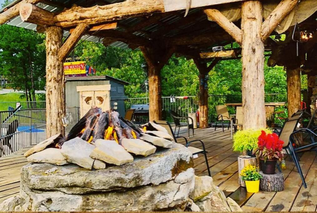 Stonegate Lodge 2 Queen Beds Wifi 50In Roku Tv Salt Water Pool Room #105 유레카 스프링스 외부 사진