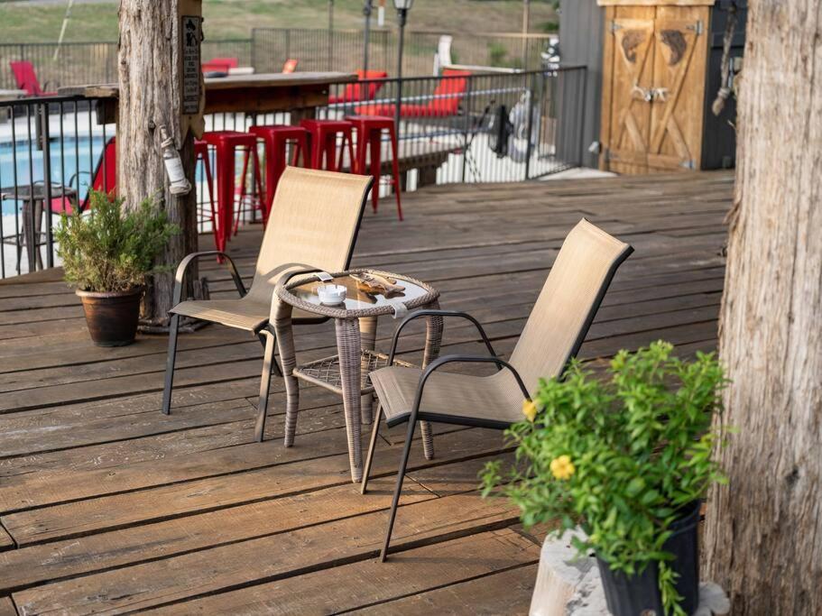 Stonegate Lodge 2 Queen Beds Wifi 50In Roku Tv Salt Water Pool Room #105 유레카 스프링스 외부 사진